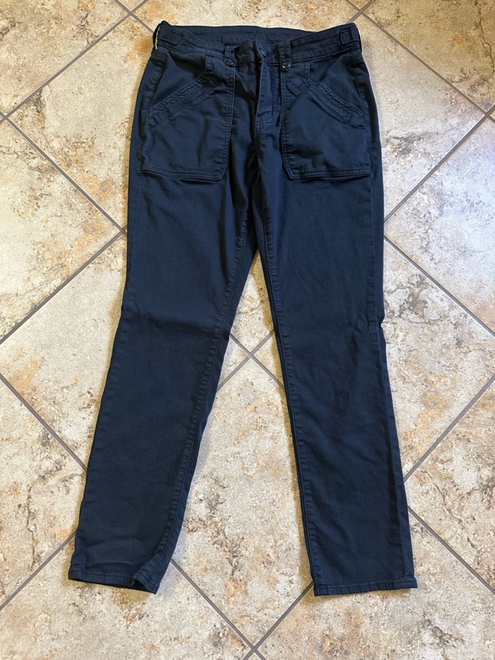 American Eagle Outfitters Navy Cargo Pants with Front Patch Pockets 6P